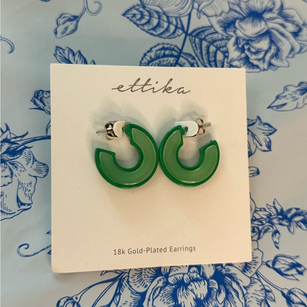 New ~ ETTIKA ~ Resin Green Daydreamin’ earrings hoops NEW Revolve